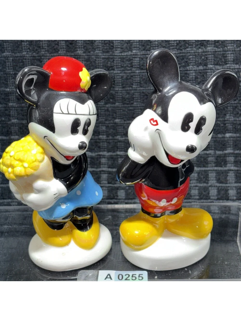 VTG Disney Mickey And Minnie Mouse Salt & Pepper Shaker Bride And Groom Ceramic